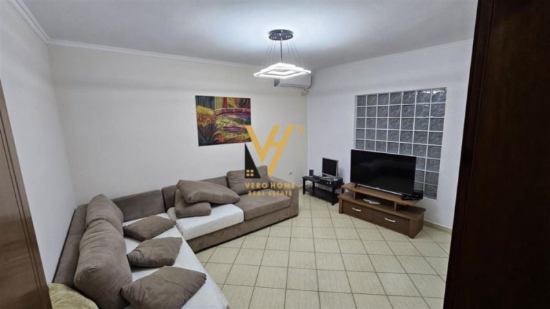 Tirane, jepet me qera apartament 2+1+Ballkon Kati 4, 90 m² 550 € (FERIT XHAJKO)