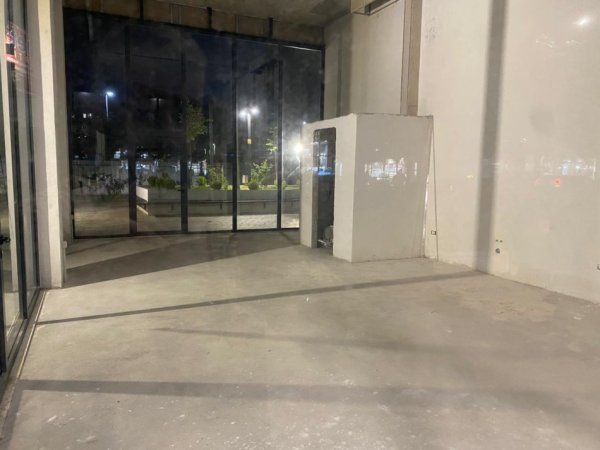 Shitet Ambient Komercial me Shumë Potencial në Rrethin e Yzberishtit! , Kati 0, 75 m² 375.000 €URO