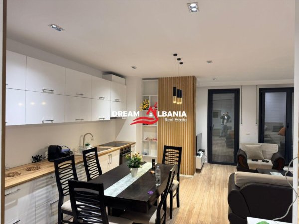 Tirane, jepet me qera apartament 2+1 , 95 m² 650 € (Kompleksi Zirkon)