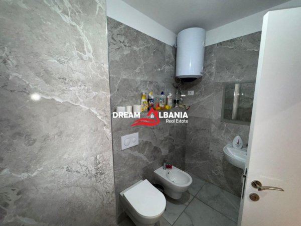 Tirane, jepet me qera apartament 2+1 , 95 m² 650 € (Kompleksi Zirkon)