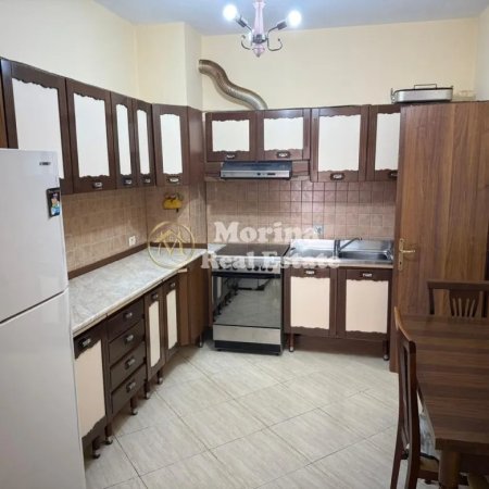 Tirane, jepet me qera apartament 1+1 Kati 7, 84 m² 600 € (Komuna Parisit)