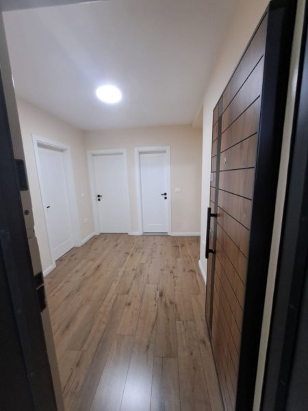 Tirane, jepet me qera zyre Kati 2, 80 m² 1.200 € (9-Katshet)