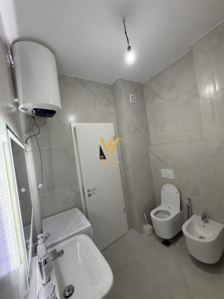 Tirane, jepet me qera apartament 1+1+Ballkon Kati 7, 65 m² 550 € (ALI DEMI)