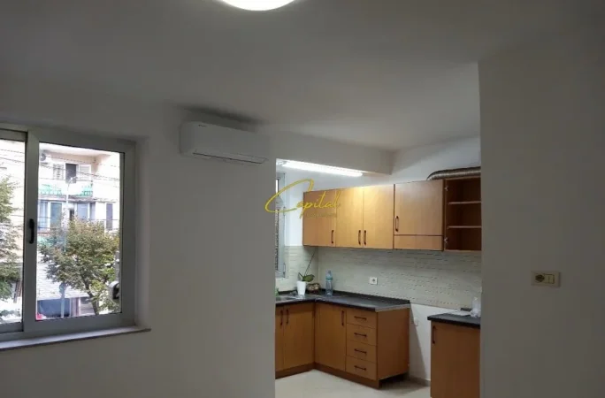 Tirane, jepet me qera apartament 3+1 Kati 2, 90 m² 600 € (PAZARI I RI)