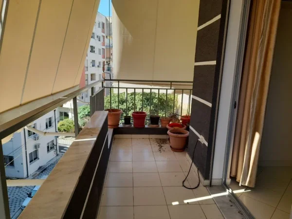 Tirane, jepet me qera apartament 2+1+Ballkon Kati 3, 106 m² 500 € (FRESKU)