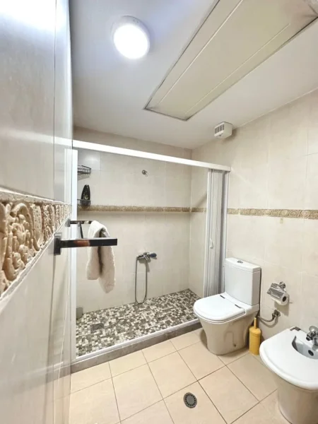 Tirane, jepet me qera apartament 2+1+Aneks+Ballkon Kati 5, 90 m² 800 € 