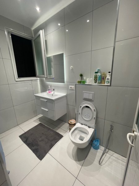 Jepet me Qera Super Apartament 2+1 tek Rruga Osman Jonuzi afer Jordan Misjas dhe Shinave , Kati 3, 115 m² 550 €uro