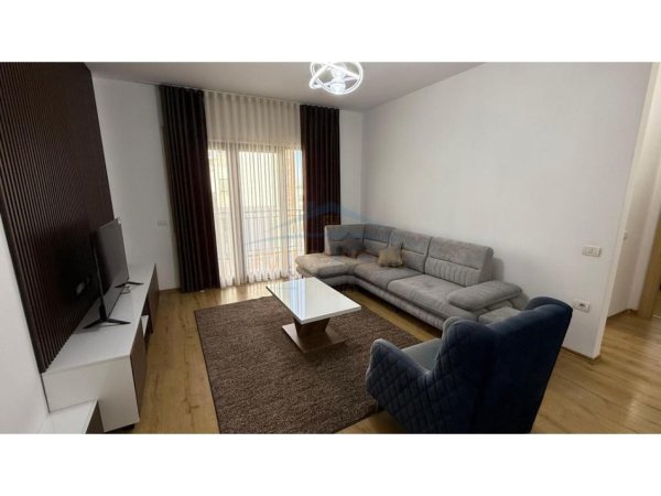 Tirane, jepet me qera apartament 2+1 Kati 6, 113 m² 650 € 