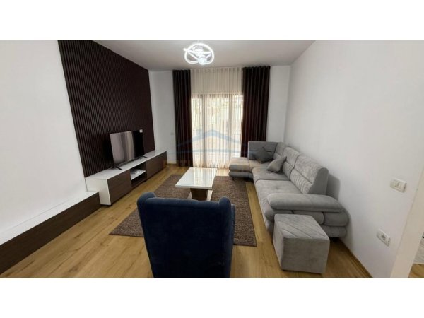 Tirane, jepet me qera apartament 2+1 Kati 6, 113 m² 650 € 