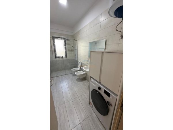 Tirane, jepet me qera apartament 2+1 Kati 6, 113 m² 650 € 
