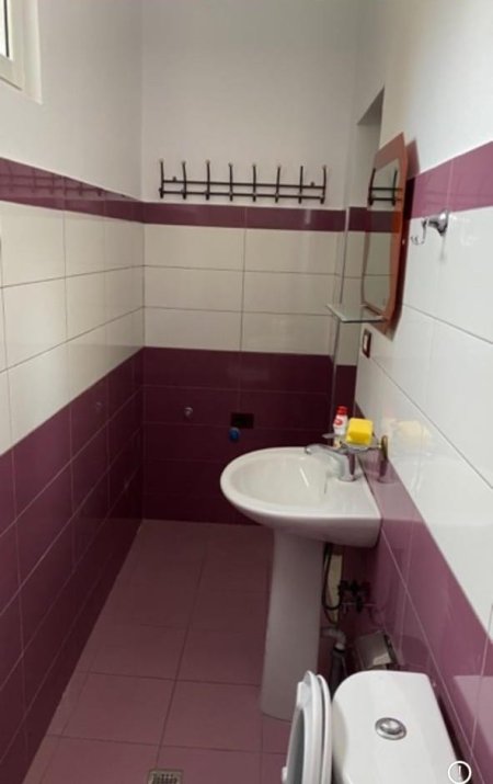 Tirane, jepet me qera ambjent biznesi Kati 2, 155 m² 800 € (Ish Fusha Aviacionit)
