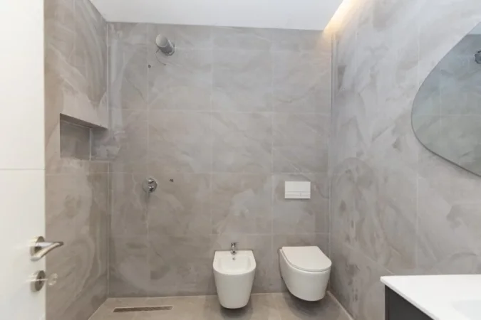Tirane, jepet me qera apartament 1+1+Aneks+Ballkon Kati 6, 70 m² 650 € 