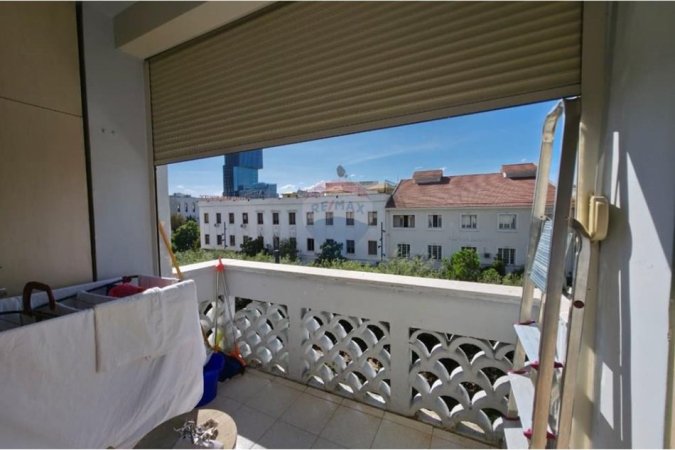 Tirane, jepet me qera apartament 1+1+Aneks Kati 3, 63 m² 700 € (Bulevardi Zogu i I)