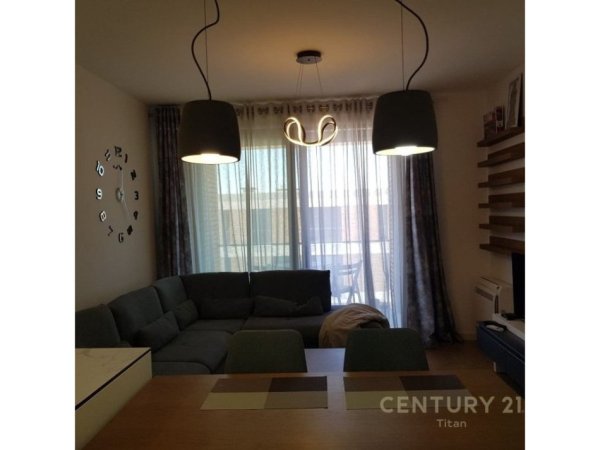 Tirane, jepet me qera apartament 2+1+Aneks+Ballkon Kati 9, 90 m² 800 € (Fiori di Bosco)