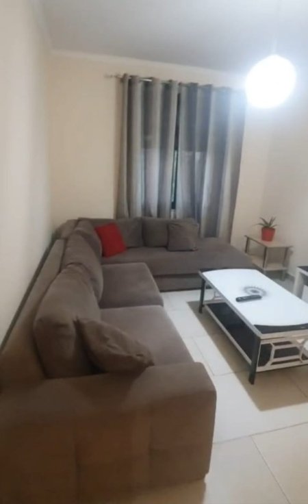 Tirane, jepet me qera apartament 1+1 Kati 3, 600 € 
