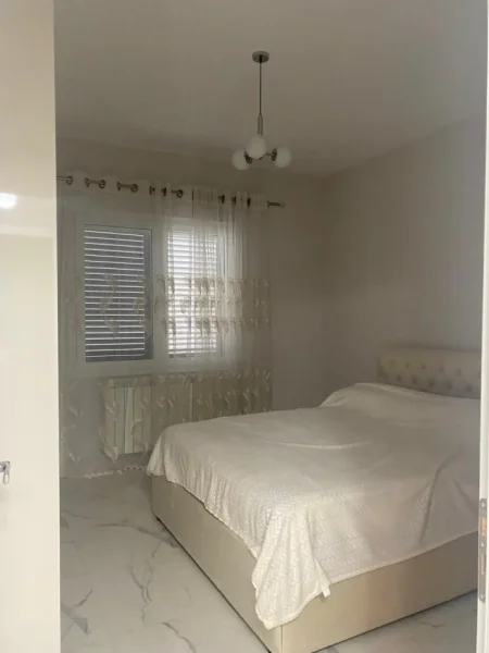 Tirane, jepet me qera apartament 2+1 Kati 0, 220 m² 650 € (Mullet)