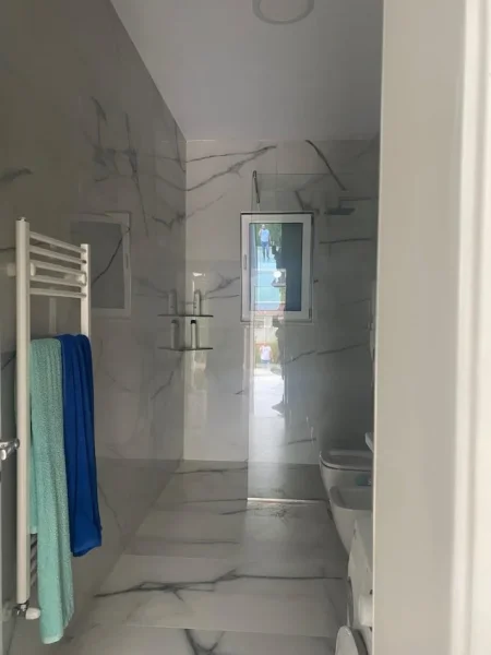 Tirane, jepet me qera apartament 2+1 Kati 0, 220 m² 650 € (Mullet)