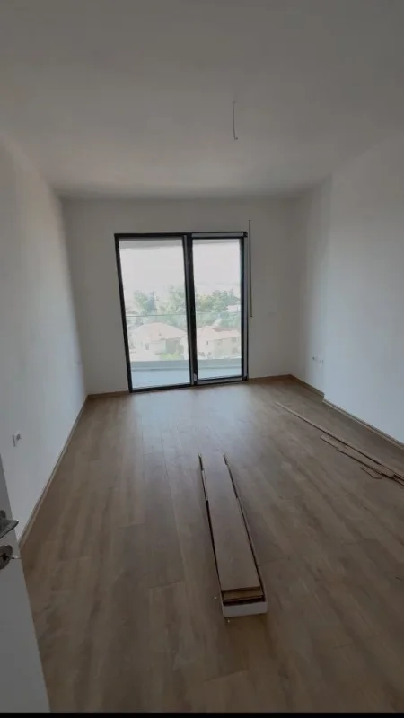 Tirane, jepet me qera zyre Kati 4, 70 m² 450 € (DON BOSKO)