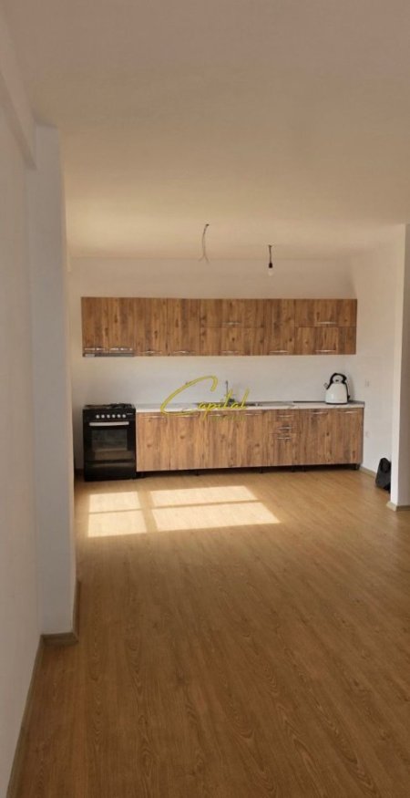 Tirane, jepet me qera apartament 3+1 Kati 3, 135 m² 450 € (RRUGA 5 MAJI)