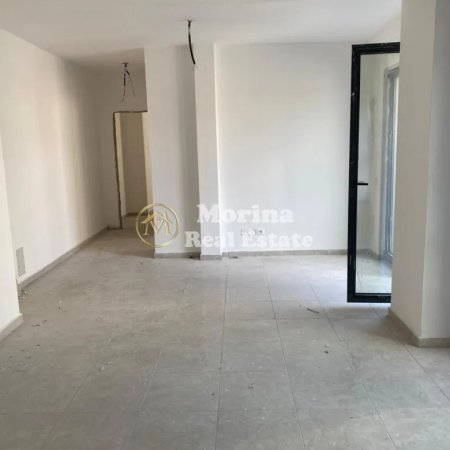 Tirane, jepet me qera apartament 3+1 Kati 7, 120 m² 800 € (Pazari i Ri)
