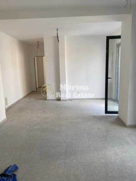 Tirane, jepet me qera apartament 3+1 Kati 7, 120 m² 800 € (Pazari i Ri)