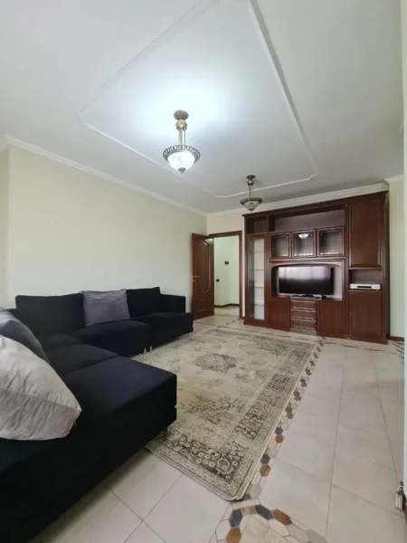 Durres, jepet me qera apartament 3+1 Kati 3, 138 m² 850 € (Stacioni i Trenit, Banka Intesa San Paolo)