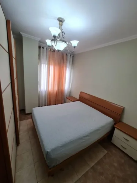 Durres, jepet me qera apartament 3+1 Kati 3, 138 m² 850 € (Stacioni i Trenit, Banka Intesa San Paolo)
