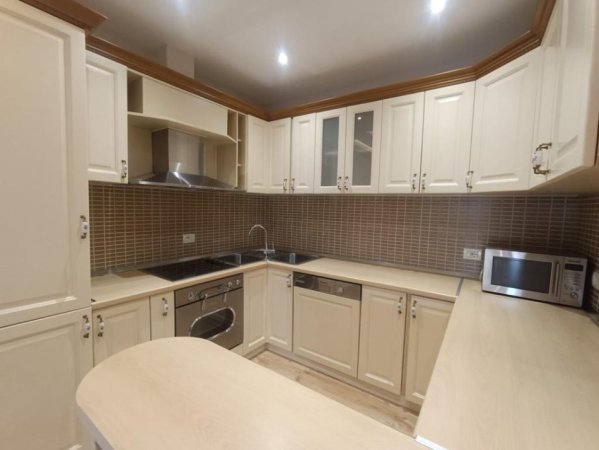 Tirane, jepet me qera apartament duplex 1+1 Kati 9, 800 € 