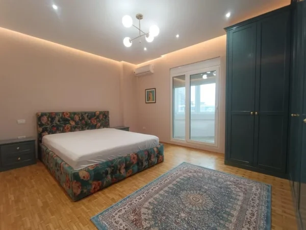 Tirane, jepet me qera apartament duplex 1+1 Kati 9, 800 € 