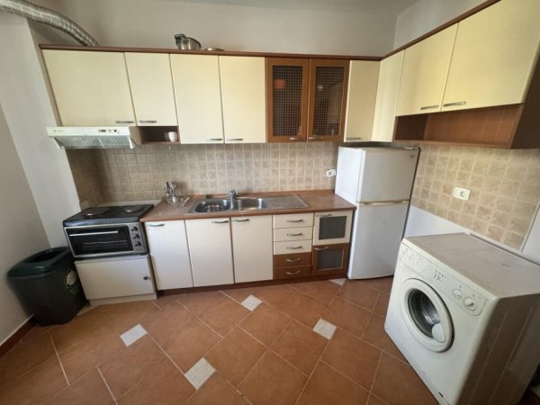 Tirane, jepet me qera apartament 1+1+gatim me vete Ballkon Kati 8, 80 m² 550 € ( Bulevardin Gjergj Fishta, pranë Gjykatës)