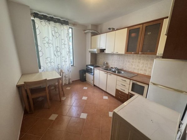 Tirane, jepet me qera apartament 1+1+gatim me vete Ballkon Kati 8, 80 m² 550 € ( Bulevardin Gjergj Fishta, pranë Gjykatës)