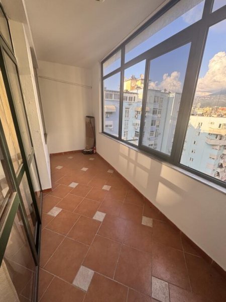 Tirane, jepet me qera apartament 1+1+gatim me vete Ballkon Kati 8, 80 m² 550 € ( Bulevardin Gjergj Fishta, pranë Gjykatës)