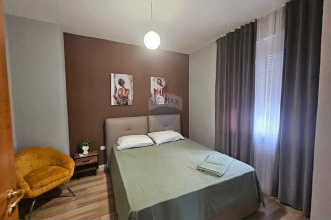 Tirane, jepet me qera apartament 1+1 Kati 4, 65 m² 700 € (Pazari i Ri)