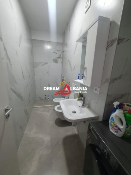 Tirane, jepet me qera apartament 2+1 , 66 m² 700 € (ne Ali Dem tek Kompleksi Mangalem)