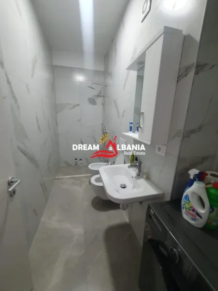 Tirane, jepet me qera apartament 2+1 , 66 m² 700 € (ne Ali Dem tek Kompleksi Mangalem)