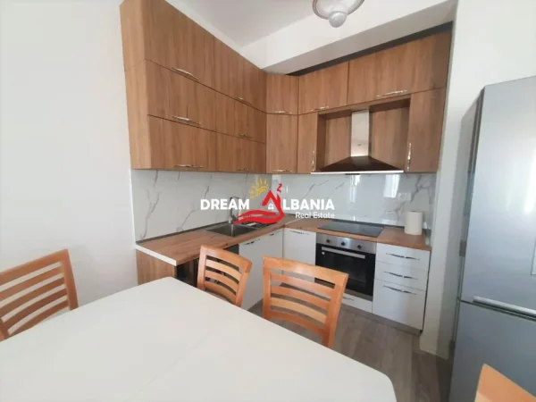 Tirane, jepet me qera apartament 2+1 , 66 m² 700 € (ne Ali Dem tek Kompleksi Mangalem)