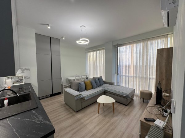 Tirane, jepet me qera apartament 1+1 Kati 5, 55 m² 700 € (Rruga riza cerova)