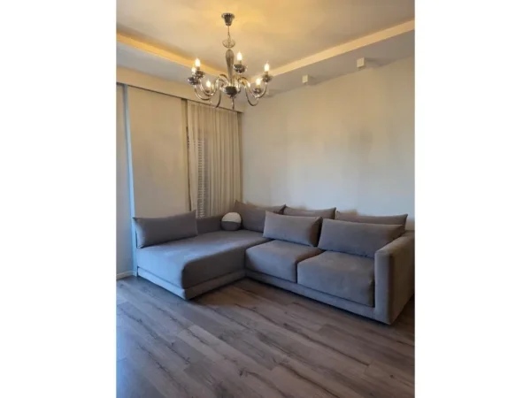 Tirane, jepet me qera apartament 2+1 Kati 6, 89 m² 900 € 