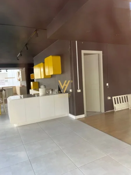 Tirane, shitet ambjent biznesi Kati 0, 200 m² 520.000 € (RRUGA EDUARD MANO)