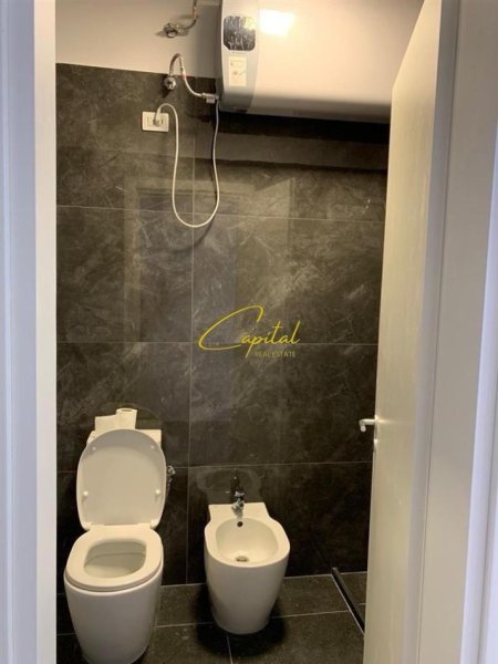 Tirane, jepet me qera apartament 2+1 Kati 2, 99 m² 600 € (LIQENI I THATE)