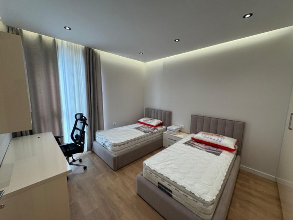 Tirane, jepet me qera apartament 3+1 Kati 6, 650 € 