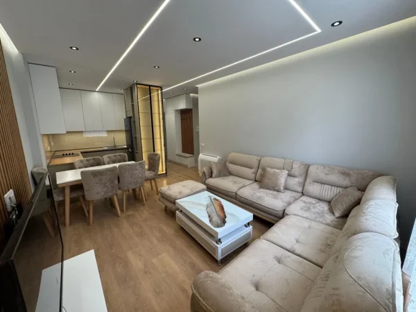 Tirane, jepet me qera apartament 3+1 Kati 6, 650 € 