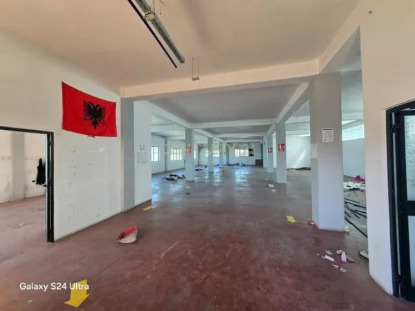 Durres, jepet me qera ambjent biznesi Kati 2, 478 m² 1.000 € (Shkozet)