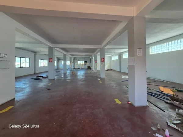 Durres, jepet me qera ambjent biznesi Kati 2, 478 m² 1.000 € (Shkozet)