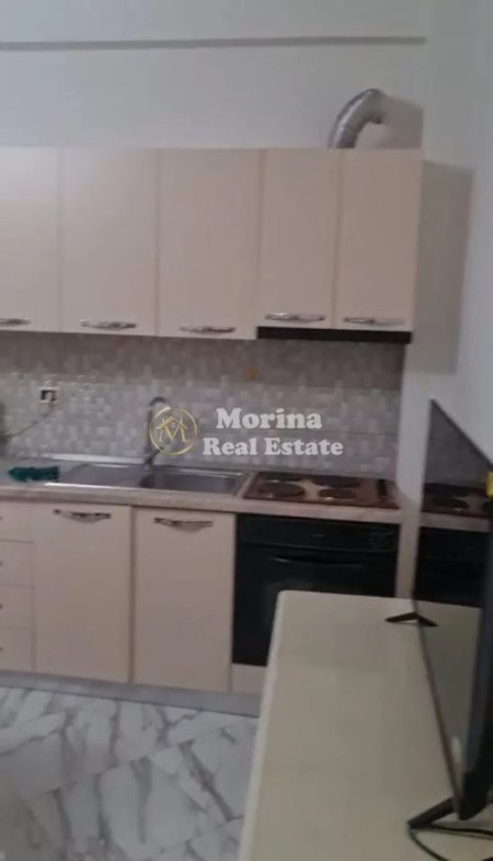 Tirane, jepet me qera apartament 2+1 Kati 4, 80 m² 400 € (Casa Italia)