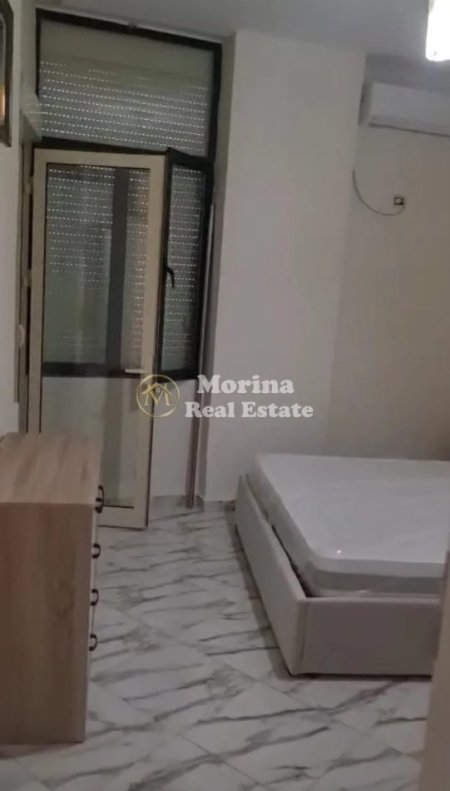 Tirane, jepet me qera apartament 2+1 Kati 4, 80 m² 400 € (Casa Italia)