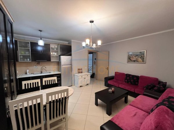 Tirane, jepet me qera apartament 1+1+Ballkon Kati 3, 73 m² 500 € (jordan misja)