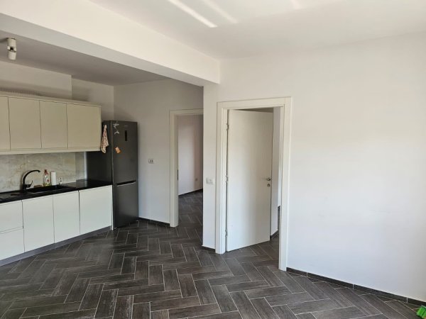 Tirane, jepet me qera apartament 2+1+Ballkon Kati 8, 90 m² 800 € (Qender, Në Myslym Shyri, Tiranë)