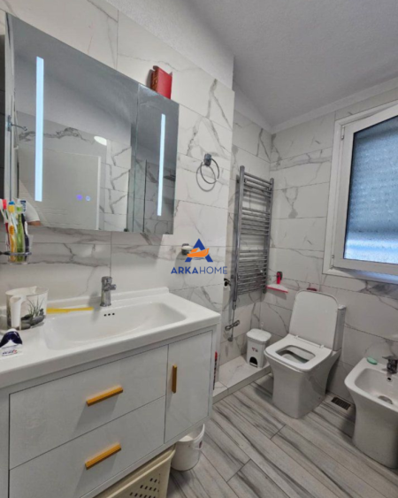 Tirane, jepet me qera apartament 1+1+Ballkon Kati 6, 75 m² 600 € (RRUGA RRAPO HEKALI,KODRA E DIELLIT)