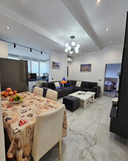 Tirane, jepet me qera apartament 1+1+Ballkon Kati 6, 75 m² 600 € (RRUGA RRAPO HEKALI,KODRA E DIELLIT)